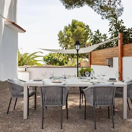 Moderna Con Piscina Y Amplio Jardin Hébergement de vacances