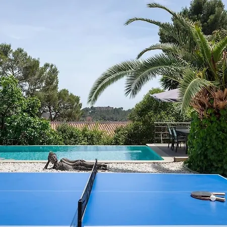 Hébergement de vacances Moderna Con Piscina Y Amplio Jardin *