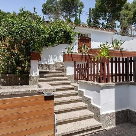 Moderna Con Piscina Y Amplio Jardin Holiday home *