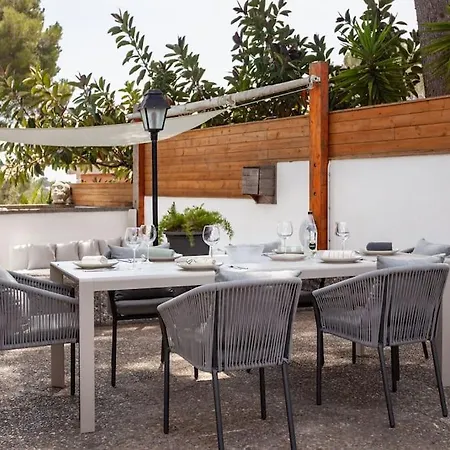Moderna Con Piscina Y Amplio Jardin Holiday home *