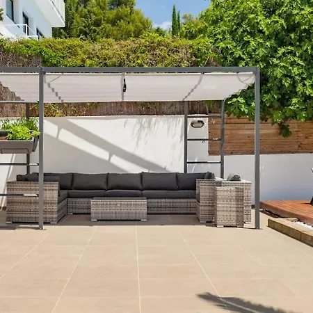 Holiday home Moderna Con Piscina Y Amplio Jardin Castelldefels