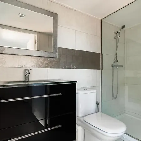 Moderna Con Piscina Y Amplio Jardin Holiday home